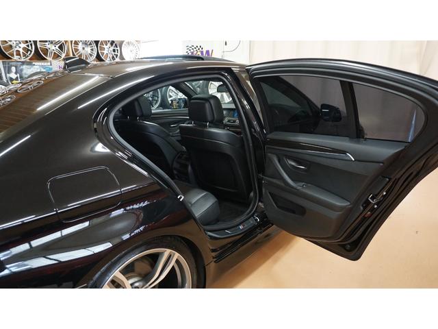 528i Mスポーツパッケージ KW車高調・REMUS4本出マフラー・新品カーボンフロントリップスポイラー・トランクスポイラー・M5タイプグリル・リアディフューザー・20AW・サンルーフ・黒革パワーシート・シートヒーター・HID(46枚目)