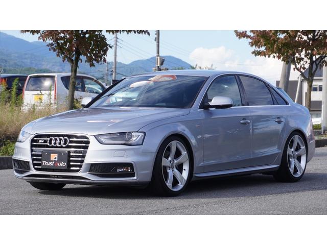 Ａ４ ２．０ＴＦＳＩ　Ｓｌｉｎｅ　後期モデル　ＫＷ社製ＳＴ車高調・ＲＳルック１９ＡＷ・デイライトコーディング・アイドリングストップコーディング・ハーフレザーシート・走行中ＴＶ映ります・イエローＬＥＤフォグランプ・純正ＨＤＤナビ・地デジ・Ｂカメラ（4枚目）