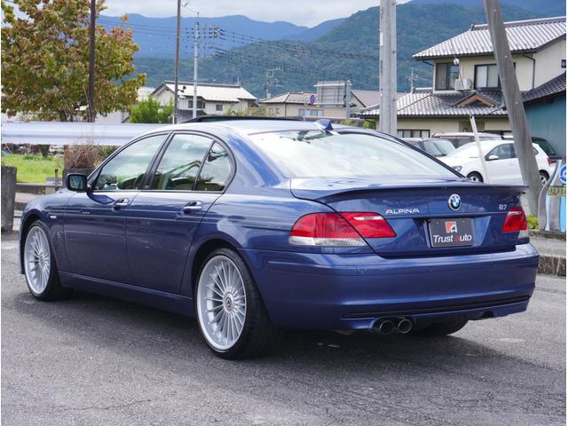 Ｂ７ スーパーチャージ　後期モデル　左ハンドル　アンドロイドナビ・フロント＆バックカメラ・専用２１ＡＷ・アルピナデコライン・専用スポイラー・アルピナメープルウッドインテリア・ＬＡＶＡＬＩＮＡレザー・アルカンターラルーフ・スウィッチトロニック（6枚目）