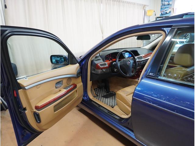 Ｂ７ スーパーチャージ　後期モデル　左ハンドル　アンドロイドナビ・フロント＆バックカメラ・専用２１ＡＷ・アルピナデコライン・専用スポイラー・アルピナメープルウッドインテリア・ＬＡＶＡＬＩＮＡレザー・アルカンターラルーフ・スウィッチトロニック（24枚目）