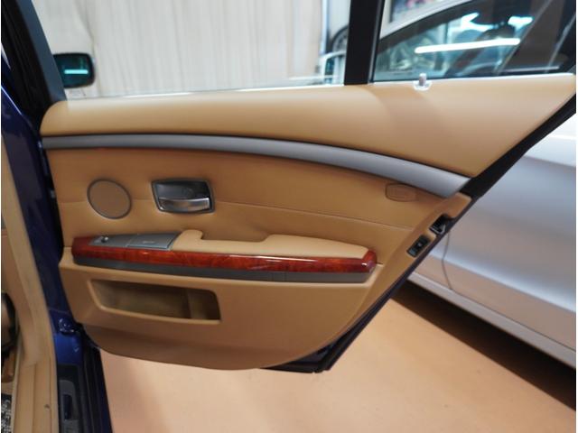 Ｂ７ スーパーチャージ　後期モデル　左ハンドル　アンドロイドナビ・フロント＆バックカメラ・専用２１ＡＷ・アルピナデコライン・専用スポイラー・アルピナメープルウッドインテリア・ＬＡＶＡＬＩＮＡレザー・アルカンターラルーフ・スウィッチトロニック（65枚目）
