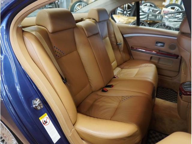 Ｂ７ スーパーチャージ　後期モデル　左ハンドル　アンドロイドナビ・フロント＆バックカメラ・専用２１ＡＷ・アルピナデコライン・専用スポイラー・アルピナメープルウッドインテリア・ＬＡＶＡＬＩＮＡレザー・アルカンターラルーフ・スウィッチトロニック（67枚目）