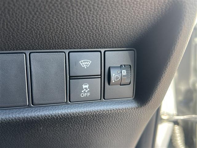 フィット 　４ＷＤ　バックカメラ　ミュージックプレイヤー接続可　Ｂｌｕｅｔｏｏｔｈ接続　クルーズコントロール　横滑り防止　オートマチックブレーキホールド　パーキングブレーキスイッチ　ライトレベライザー（7枚目）