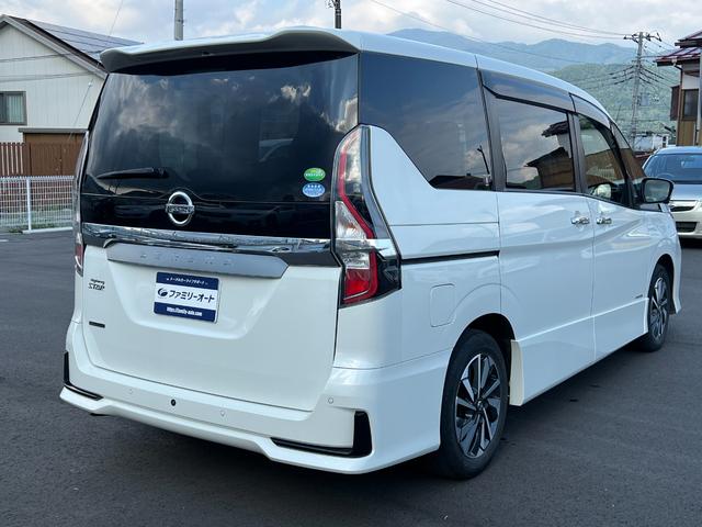 セレナ ハイウェイスター　８人乗り　両側電動スライドドア　ナビ　フルセグＴＶ　バックカメラ　全周囲カメラ　ＣＤ／ＤＶＤ再生　クリアランスソナー　クルーズコントロール　アイドリングストップ　盗難防止　プッシュスタート（6枚目）