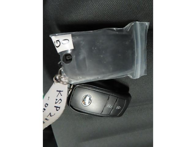 ヤリス Ｘ　ドライブレコーダー　バックカメラ　クリアランスソナー　レーンアシスト　衝突被害軽減システム　オートライト　スマートキー　ＣＶＴ　盗難防止システム　衝突安全ボディ　ＡＢＳ　ＥＳＣ　ＵＳＢ（9枚目）