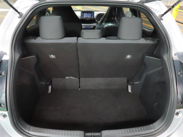 ヤリス Ｘ　ドライブレコーダー　バックカメラ　クリアランスソナー　レーンアシスト　衝突被害軽減システム　オートライト　スマートキー　ＣＶＴ　盗難防止システム　衝突安全ボディ　ＡＢＳ　ＥＳＣ　ＵＳＢ（18枚目）