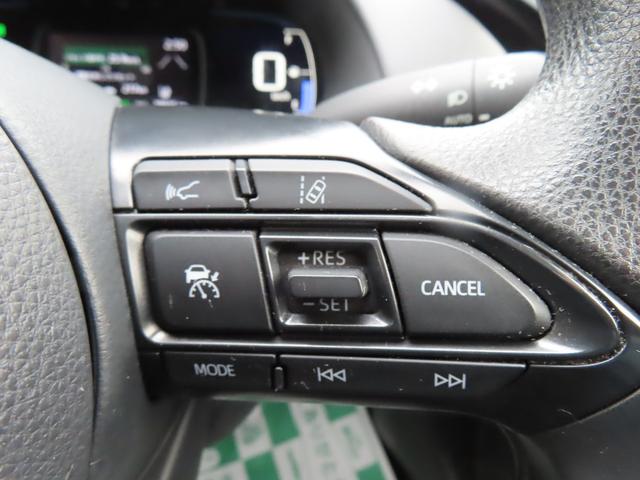 【電動リアゲート】荷物を抱えた状態でもリアゲートの開閉が可能です。お買い物時やアウトドアの際に役立ちますね。