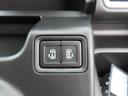 両側電動スライドドア装備!運転席よりボタン一つで開閉可能でございます。