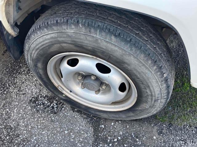 タウンエーストラック ＤＸ　４ＷＤ　トラック　５速マニュアル　ＥＴＣ　ナビＴＶ　エアコン　パワーステアリング　パワーウィンドウ　ＣＤ　ＤＶＤ再生（4枚目）