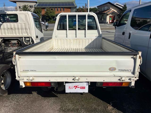 タウンエーストラック ＤＸ　４ＷＤ　トラック　５速マニュアル　ＥＴＣ　ナビＴＶ　エアコン　パワーステアリング　パワーウィンドウ　ＣＤ　ＤＶＤ再生（16枚目）
