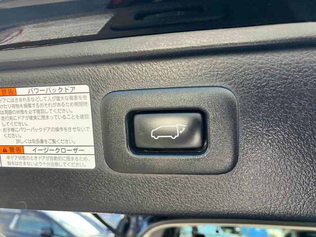 【電動リアゲート】届きにくく重たいバックドアもスイッチひとつで開閉が可能です。