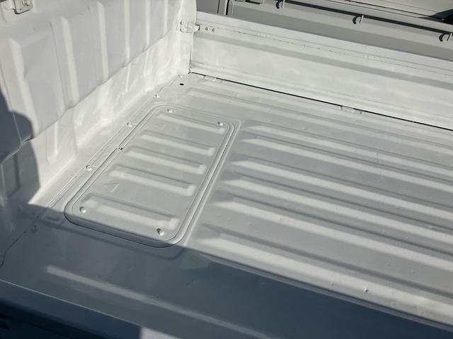 キャリイトラック KCエアコン・パワステ 4WD オートマ ETC ラジオ 運転席エアバッグ 走行距離3.6万キロ 修復歴無し 車検整備付き ホワイト(8枚目)