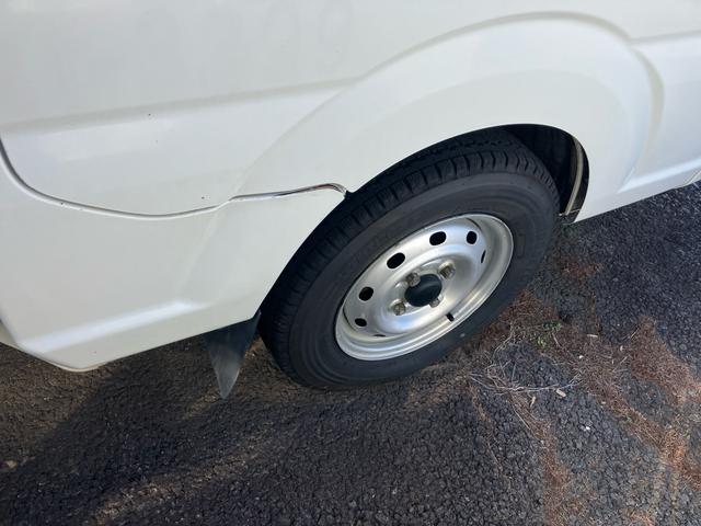 キャリイトラック KCエアコン・パワステ 4WD オートマ ETC ラジオ 運転席エアバッグ 走行距離3.6万キロ 修復歴無し 車検整備付き ホワイト(18枚目)