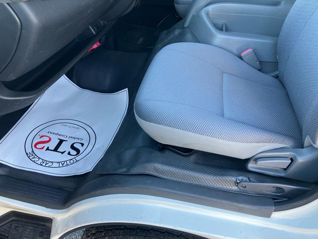 ハイエースワゴン DX 4WD 4列シート 10人乗り ガソリン車 オートスライドドア Wエアコン Wエアバッグ ABS ラジオ キーレス(10枚目)