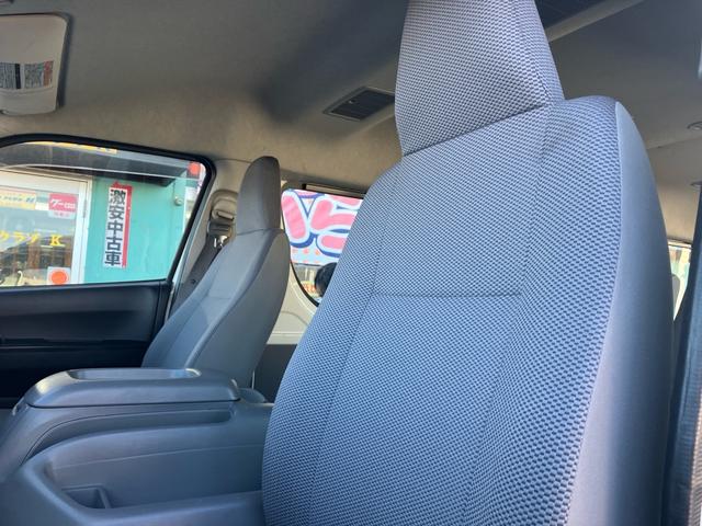 ハイエースワゴン DX 4WD 4列シート 10人乗り ガソリン車 オートスライドドア Wエアコン Wエアバッグ ABS ラジオ キーレス(12枚目)