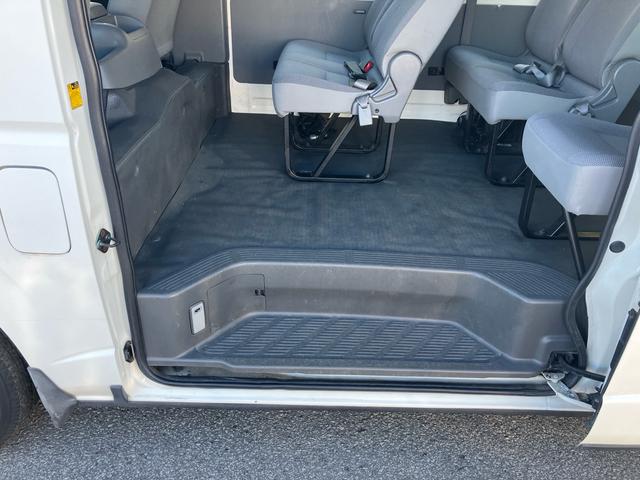 ハイエースワゴン DX 4WD 4列シート 10人乗り ガソリン車 オートスライドドア Wエアコン Wエアバッグ ABS ラジオ キーレス(14枚目)