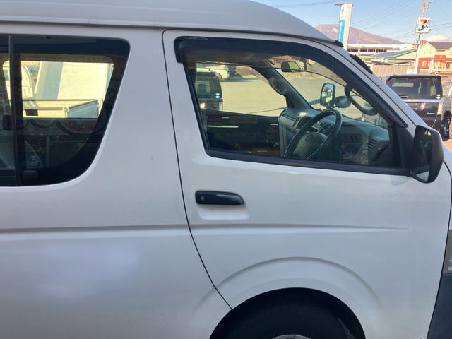 ハイエースワゴン DX 4WD 4列シート 10人乗り ガソリン車 オートスライドドア Wエアコン Wエアバッグ ABS ラジオ キーレス(29枚目)