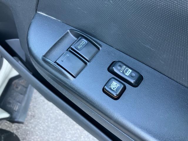 ハイエースワゴン DX 4WD 4列シート 10人乗り ガソリン車 オートスライドドア Wエアコン Wエアバッグ ABS ラジオ キーレス(32枚目)