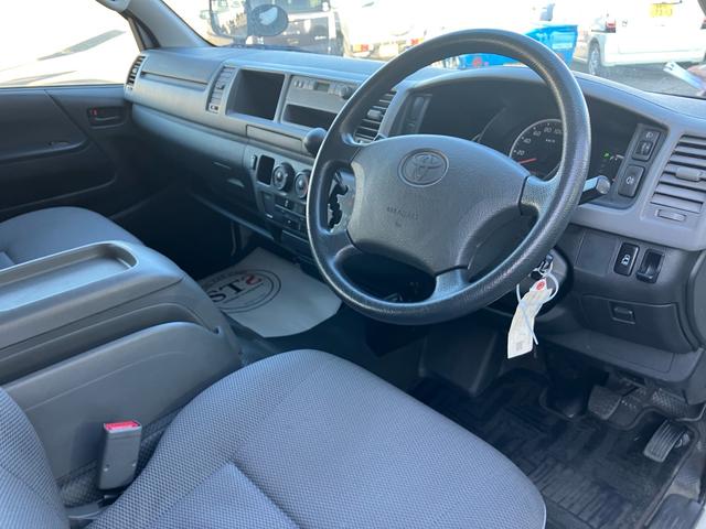 ハイエースワゴン DX 4WD 4列シート 10人乗り ガソリン車 オートスライドドア Wエアコン Wエアバッグ ABS ラジオ キーレス(33枚目)