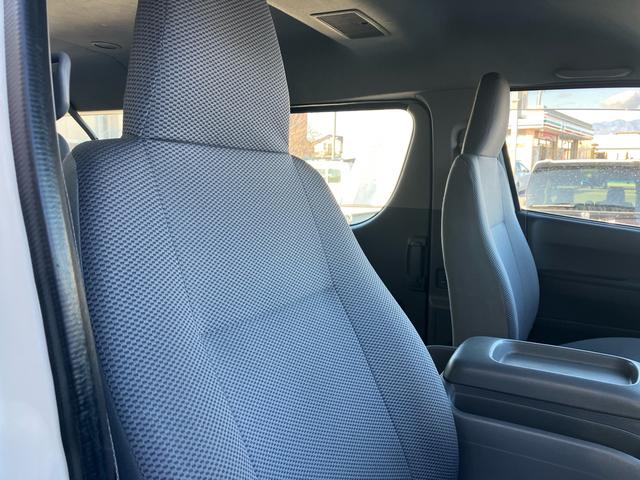 ハイエースワゴン DX 4WD 4列シート 10人乗り ガソリン車 オートスライドドア Wエアコン Wエアバッグ ABS ラジオ キーレス(35枚目)