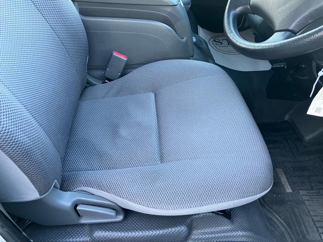 ハイエースワゴン DX 4WD 4列シート 10人乗り ガソリン車 オートスライドドア Wエアコン Wエアバッグ ABS ラジオ キーレス(40枚目)