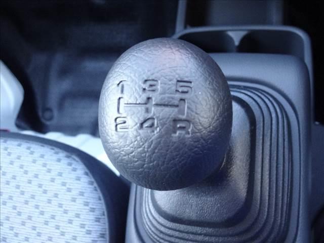 KCエアコン・パワステ 届出済未使用車 切替4WD 純正AM/FMラジオ ヘッドライトレベライザー エアコン パワステ(13枚目)