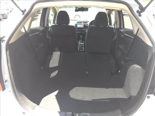 フィット １３Ｇ・Ｆパッケージ☆Ｂｌｕｅｔｏｏｔｈ☆走行２．７万ｋｍ☆　禁煙車☆ナビ☆Ｂｌｕｅｔｏｏｔｈ接続☆ＤＶＤ再生☆バックカメラ☆ＥＴＣ☆前後ドライブレコーダー☆ＥＣＯＮ☆ミラーウィンカー☆電動格納ミラー☆プッシュスタート☆スマートキー☆走行２．７万ｋｍ☆試乗ＯＫ☆（11枚目）