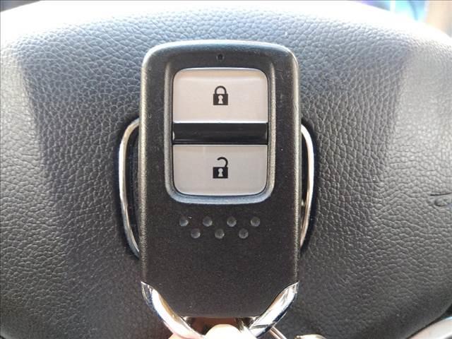 フィット １３Ｇ・Ｆパッケージ☆Ｂｌｕｅｔｏｏｔｈ☆走行２．７万ｋｍ☆　禁煙車☆ナビ☆Ｂｌｕｅｔｏｏｔｈ接続☆ＤＶＤ再生☆バックカメラ☆ＥＴＣ☆前後ドライブレコーダー☆ＥＣＯＮ☆ミラーウィンカー☆電動格納ミラー☆プッシュスタート☆スマートキー☆走行２．７万ｋｍ☆試乗ＯＫ☆（17枚目）