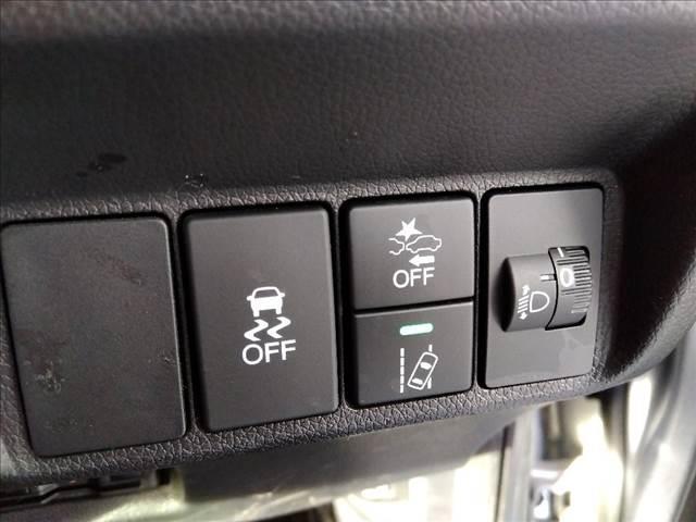 シャトル ハイブリッドホンダセンシング☆ナビ☆ETC☆ドラレコ☆ ホンダセンシング☆ナビ☆Bluetooth☆バックカメラ☆ビルトインETC☆ドライブレコーダー☆CMBS☆LKAS☆アダプティブクルーズ☆ECON☆路外逸脱抑制☆標識認識☆オートライト☆スマートキー☆(14枚目)