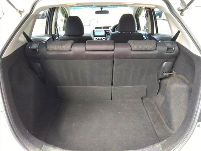 １オーナー☆ナビ☆Ｂｌｕｅｔｏｏｔｈ☆バックカメラ☆ＤＶＤ／ＣＤ再生☆ＥＴＣ☆アイドリングストップ☆ＥＣＯＮ☆ヘッドライトレベライザー☆ミラーウィンカー☆プッシュスタート☆走行３．８万ｋｍ☆試乗ＯＫ☆