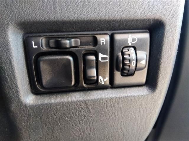 ジムニー ランドベンチャー☆最終１０型☆４ＷＤ☆ターボ☆ハーフレザー☆　☆最終１０型☆４ＷＤ☆インタークーラーターボ☆専用ハーフレザーシート☆シートヒーター☆背面タイヤ☆純正１６インチＡＷ☆オーディオ☆ＵＳＢ接続☆ＣＤ再生☆ミラーウィンカー☆キーレス☆走行２．２万ｋｍ☆（13枚目）