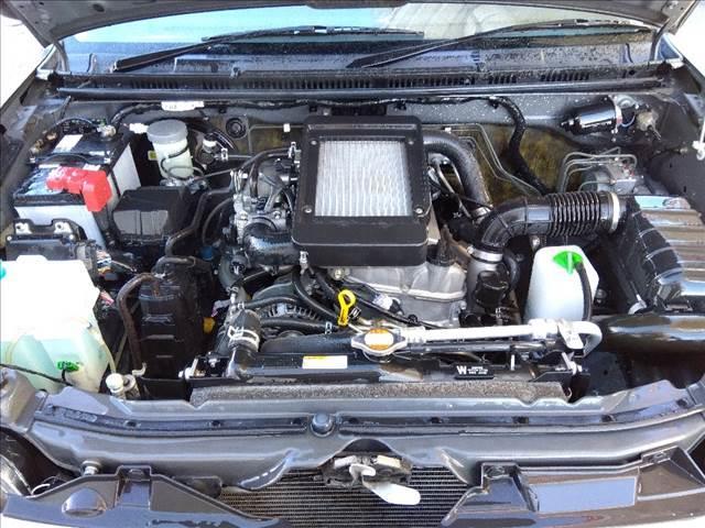 ジムニー ランドベンチャー☆最終１０型☆４ＷＤ☆ターボ☆ハーフレザー☆　☆最終１０型☆４ＷＤ☆インタークーラーターボ☆専用ハーフレザーシート☆シートヒーター☆背面タイヤ☆純正１６インチＡＷ☆オーディオ☆ＵＳＢ接続☆ＣＤ再生☆ミラーウィンカー☆キーレス☆走行２．２万ｋｍ☆（19枚目）