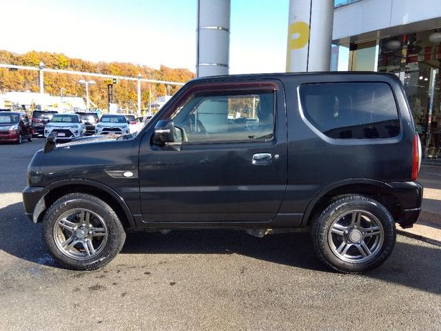 ジムニー ランドベンチャー☆最終１０型☆４ＷＤ☆ターボ☆ハーフレザー☆　☆最終１０型☆４ＷＤ☆インタークーラーターボ☆専用ハーフレザーシート☆シートヒーター☆背面タイヤ☆純正１６インチＡＷ☆オーディオ☆ＵＳＢ接続☆ＣＤ再生☆ミラーウィンカー☆キーレス☆走行２．２万ｋｍ☆（28枚目）