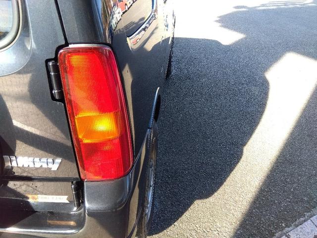 ジムニー ランドベンチャー☆最終１０型☆４ＷＤ☆ターボ☆ハーフレザー☆　☆最終１０型☆４ＷＤ☆インタークーラーターボ☆専用ハーフレザーシート☆シートヒーター☆背面タイヤ☆純正１６インチＡＷ☆オーディオ☆ＵＳＢ接続☆ＣＤ再生☆ミラーウィンカー☆キーレス☆走行２．２万ｋｍ☆（29枚目）