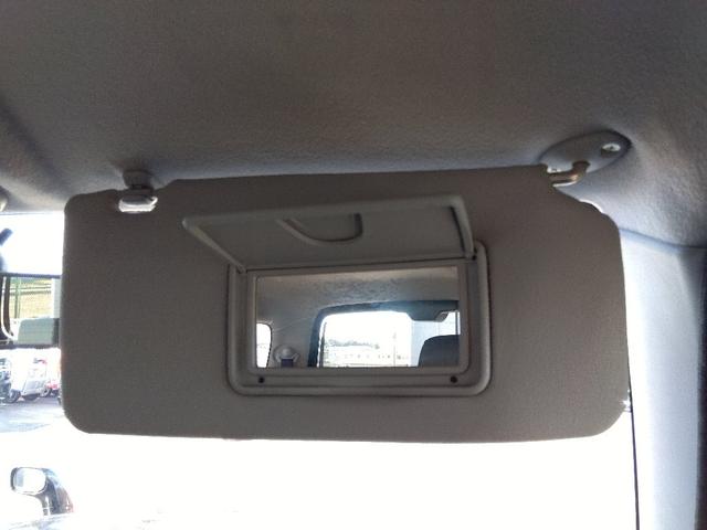 ジムニー ランドベンチャー☆最終１０型☆４ＷＤ☆ターボ☆ハーフレザー☆　☆最終１０型☆４ＷＤ☆インタークーラーターボ☆専用ハーフレザーシート☆シートヒーター☆背面タイヤ☆純正１６インチＡＷ☆オーディオ☆ＵＳＢ接続☆ＣＤ再生☆ミラーウィンカー☆キーレス☆走行２．２万ｋｍ☆（65枚目）