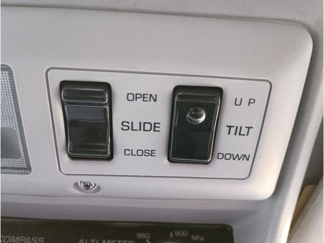 ランドクルーザー80 VXリミテッド最終型☆リフトアップ☆サンルーフ☆T/Aタイヤ 最終型☆1ナンバー登録☆サンルーフ☆リフトアップ☆ランチョシック☆ガナドールマフラー☆ミッキートンプソン16AW☆BFグッドリッチT/Aタイヤ☆ロックフォードスピーカー☆革調シートカバー☆LEDテール(66枚目)