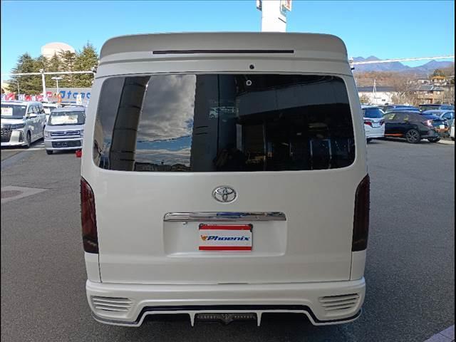ハイエースワゴン ＧＬ☆ベットキット☆ＲＥＶＯシート☆バッドフェイスボンネット　４ＷＤ☆ベットキット☆レボシート☆電動ドア☆ローダウン☆バッドフェイスボンネット☆ギブソンリアバンパー☆Ｂａｃｋ９ショック☆ファブレス２０ＡＷ☆社外ＬＥＤテール☆８型ナビ☆バックカメラ☆後席モニター☆（7枚目）