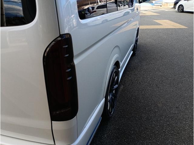 ハイエースワゴン ＧＬ☆ベットキット☆ＲＥＶＯシート☆バッドフェイスボンネット　４ＷＤ☆ベットキット☆レボシート☆電動ドア☆ローダウン☆バッドフェイスボンネット☆ギブソンリアバンパー☆Ｂａｃｋ９ショック☆ファブレス２０ＡＷ☆社外ＬＥＤテール☆８型ナビ☆バックカメラ☆後席モニター☆（21枚目）