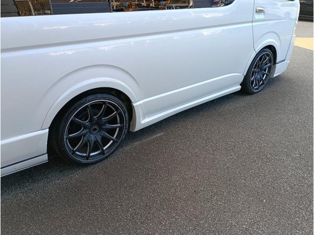 ハイエースワゴン ＧＬ☆ベットキット☆ＲＥＶＯシート☆バッドフェイスボンネット　４ＷＤ☆ベットキット☆レボシート☆電動ドア☆ローダウン☆バッドフェイスボンネット☆ギブソンリアバンパー☆Ｂａｃｋ９ショック☆ファブレス２０ＡＷ☆社外ＬＥＤテール☆８型ナビ☆バックカメラ☆後席モニター☆（22枚目）