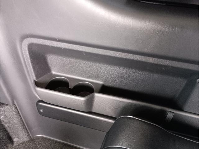 ハイエースワゴン ＧＬ☆ベットキット☆ＲＥＶＯシート☆バッドフェイスボンネット　４ＷＤ☆ベットキット☆レボシート☆電動ドア☆ローダウン☆バッドフェイスボンネット☆ギブソンリアバンパー☆Ｂａｃｋ９ショック☆ファブレス２０ＡＷ☆社外ＬＥＤテール☆８型ナビ☆バックカメラ☆後席モニター☆（33枚目）