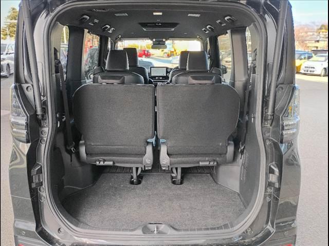 ヴォクシー ハイブリッドS-Z☆1オナ☆10.5型ナビ☆14型後席モニタ セーフティセンス☆10.5型ナビ☆14型後席モニター☆バックカメラ☆前席・2列目シートヒーター☆オットマン☆両側電動ドア☆パワーバックドア☆ビルトインETC2.0☆LEDライト☆ハーフレザー☆試乗OK(10枚目)