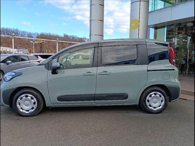 シエンタ ハイブリッドＧ☆１オナ☆８インチディスプレイ☆カープレイ☆　☆セーフティセンス☆８型ディスプレイオーディオ☆Ｂｌｕｅｔｏｏｔｈ☆パノラミックビューモニター☆ビルトインＥＴＣ２．０☆両側電動ドア☆ＬＥＤライト☆ＢＳＭ☆クリアランスソナー☆スマートキー☆試乗ＯＫ☆（9枚目）