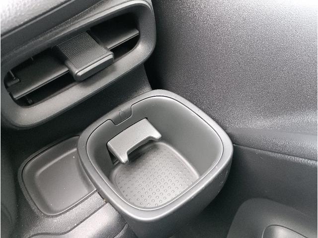 シエンタ ハイブリッドＧ☆１オナ☆８インチディスプレイ☆カープレイ☆　☆セーフティセンス☆８型ディスプレイオーディオ☆Ｂｌｕｅｔｏｏｔｈ☆パノラミックビューモニター☆ビルトインＥＴＣ２．０☆両側電動ドア☆ＬＥＤライト☆ＢＳＭ☆クリアランスソナー☆スマートキー☆試乗ＯＫ☆（61枚目）