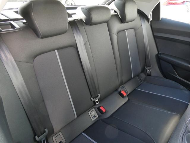 Ａ１スポーツバック ２５ＴＦＳＩ　アドバンスド　ＭＭＩナビゲーション　ＬＥＤヘッドライト　前席シートヒーター　オートエアコン　アルミホイール　センターアームレスト　バーチャルコックピット　アダプティブクルーズコントロール　社外ドライブレコーダー（10枚目）