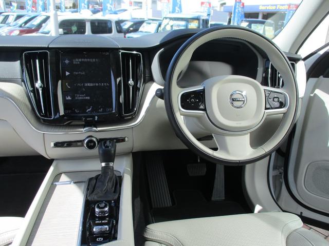 ＸＣ６０ Ｄ４　ＡＷＤ　インスクリプション　禁煙車／衝突回避システム／純正９インチナビ／３６０度ビューカメラ／シートヒーター／ＨＡＲＭＡＮ／ＫＡＲＤＯＮ／本革シート／盗難防止システム／パワーバックゲート／アイドリングストップ／レーンアシスト／（4枚目）