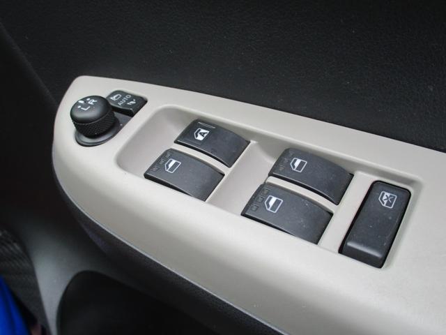 パッソ モーダ S /オートエアコン/ワンセグナビ/CD/DVD再生/スマートキー/ベンチシート/社外アルミ/アイドリングストップ/LEDヘッドライト/(16枚目)