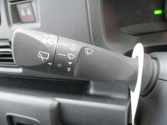 ハイゼットカーゴ ＤＸ　登録届出済未使用車／衝突回避ブレーキシステム／４ＷＤ／盗難防止システム／衝突安全ボディ／レーンアシスト／クリアランスソナー／アイドリングストップ／アンチロックブレーキシステム／ダブルエアバッグ／（16枚目）