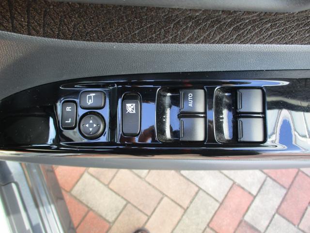 ルークス ハイウェイスター　禁煙車／キセノンライト／盗難防止システム／衝突安全ボィ／オートエアコン／電動格納ミラー／プッシュスタート／スマートキー／電動格納ミラー／左側パワースライドドア／アンチロックブレーキシステム／ＷエアＢ／（24枚目）