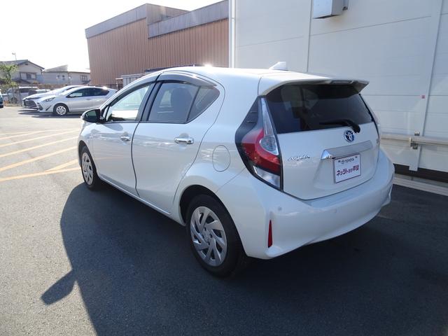 アクア Sスタイルブラック TSS(対車両)ICS・車線逸脱防止・オートマチックハイビーム・SDナビ・バックモニター・ETC・スマートキー・プッシュスタート・オートエアコン・パンク修理キット・保証書・取説・ロングラン保証(6枚目)