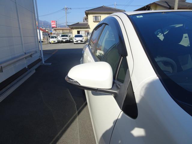 アクア Sスタイルブラック TSS(対車両)ICS・車線逸脱防止・オートマチックハイビーム・SDナビ・バックモニター・ETC・スマートキー・プッシュスタート・オートエアコン・パンク修理キット・保証書・取説・ロングラン保証(8枚目)